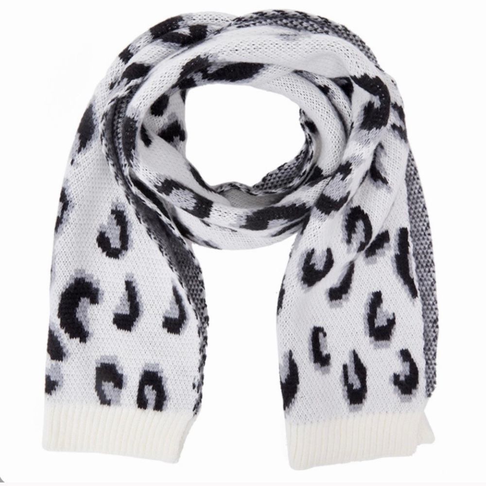 ✨HP✨ Leopard Print Scarf *NWT